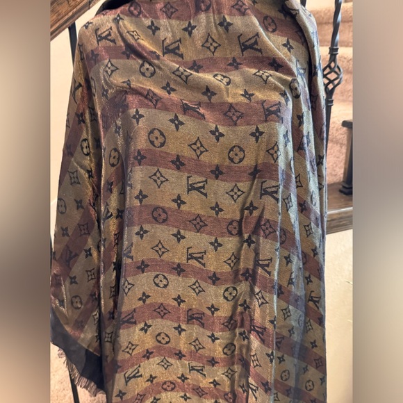 LV Monogram So Shine Silk/GoldenScarf/Shawl 100%Authentic Box included - Picture 7 of 14